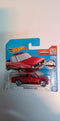 2015 Hot Wheels 113/250 HW Showroom Volkswagen Caddy 3/10 SHORT CARD (DHR28-SHORT)