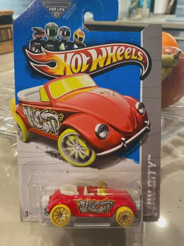 Hot Wheels HW City 2013 Volkswagen Beetle 40/250 - Red