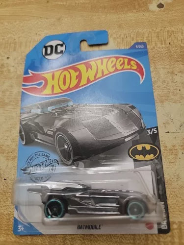 Hot Wheels BATMAN SERIES DC Batmobile 3:5 Sliver